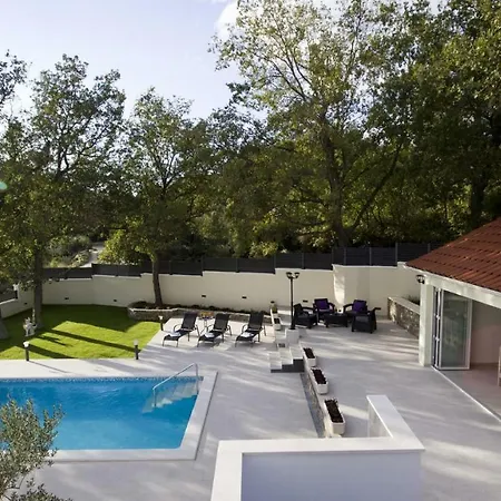Skura Private Heated Pool 32m2, Summer Kitchen, 4 Bedrooms, Garden Duce