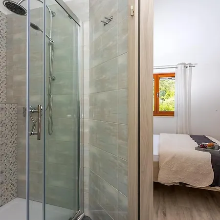 Skura Private Heated Pool 32m2, Summer Kitchen, 4 Bedrooms, Garden Apartment