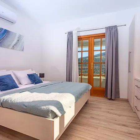 Skura Private Heated Pool 32m2, Summer Kitchen, 4 Bedrooms, Garden Apartment *