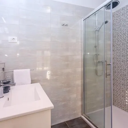 Apartment Skura Private Heated Pool 32m2, Summer Kitchen, 4 Bedrooms, Garden