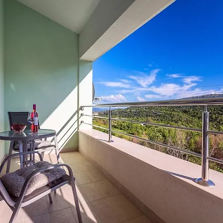 Skura Private Heated Pool 32m2, Summer Kitchen, 4 Bedrooms, Garden Duce