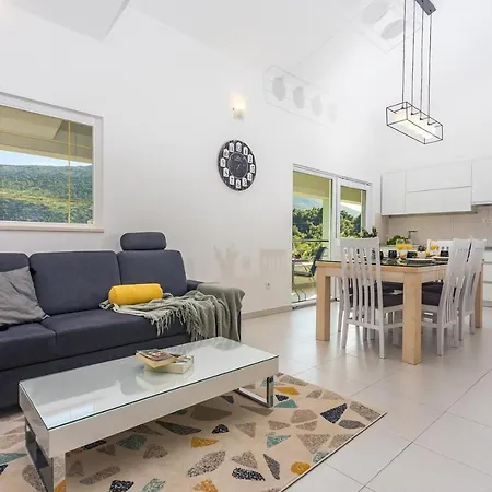 Skura Private Heated Pool 32m2, Summer Kitchen, 4 Bedrooms, Garden Apartamento *