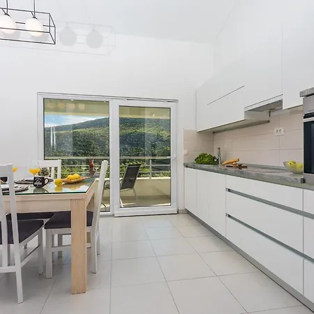 Skura Private Heated Pool 32m2, Summer Kitchen, 4 Bedrooms, Garden Apartamento *