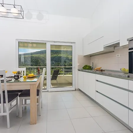 Skura Private Heated Pool 32m2, Summer Kitchen, 4 Bedrooms, Garden Apartment *