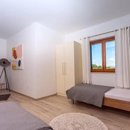 Skura Private Heated Pool 32m2, Summer Kitchen, 4 Bedrooms, Garden * Duće