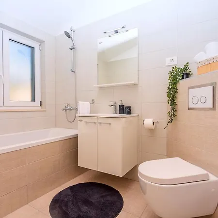 Skura Private Heated Pool 32m2, Summer Kitchen, 4 Bedrooms, Garden