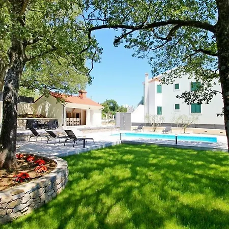 Skura Private Heated Pool 32m2, Summer Kitchen, 4 Bedrooms, Garden *