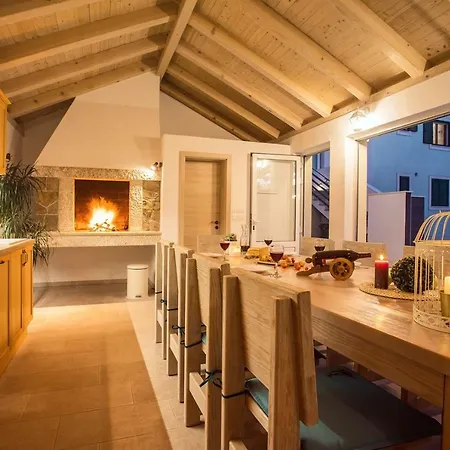 Skura Private Heated Pool 32m2, Summer Kitchen, 4 Bedrooms, Garden