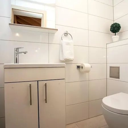 Skura Private Heated Pool 32m2, Summer Kitchen, 4 Bedrooms, Garden Apartment *