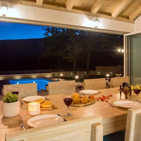 Skura Private Heated Pool 32m2, Summer Kitchen, 4 Bedrooms, Garden Duce
