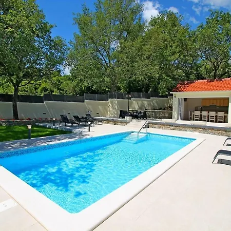 Apartment Skura Private Heated Pool 32m2, Summer Kitchen, 4 Bedrooms, Garden *