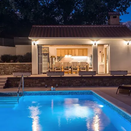 Apartment Skura Private Heated Pool 32m2, Summer Kitchen, 4 Bedrooms, Garden *