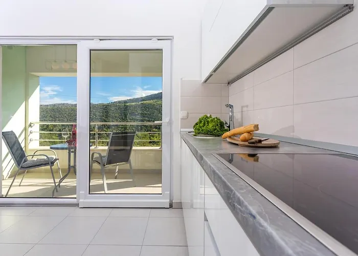 Skura Private Heated Pool 32m2, Summer Kitchen, 4 Bedrooms, Garden Apartamento