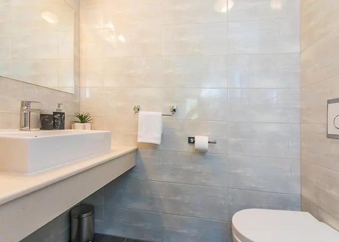 Skura Private Heated Pool 32m2, Summer Kitchen, 4 Bedrooms, Garden