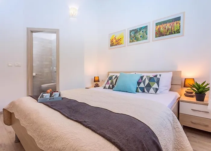 Skura Private Heated Pool 32m2, Summer Kitchen, 4 Bedrooms, Garden *