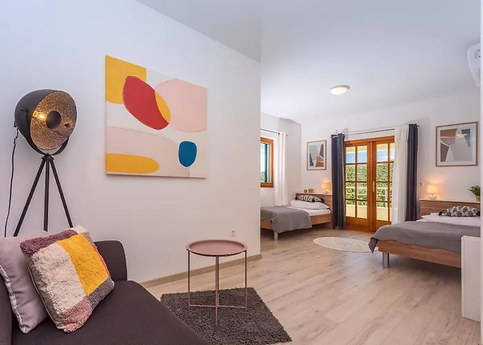 Apartamento Skura Private Heated Pool 32m2, Summer Kitchen, 4 Bedrooms, Garden *