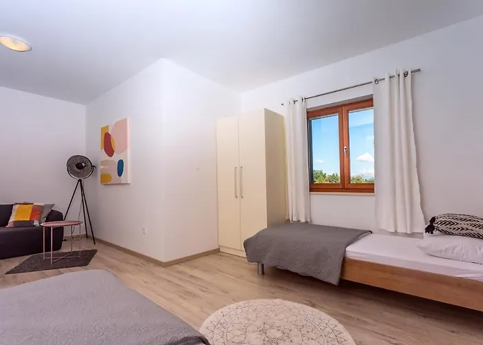 Skura Private Heated Pool 32m2, Summer Kitchen, 4 Bedrooms, Garden * Duće