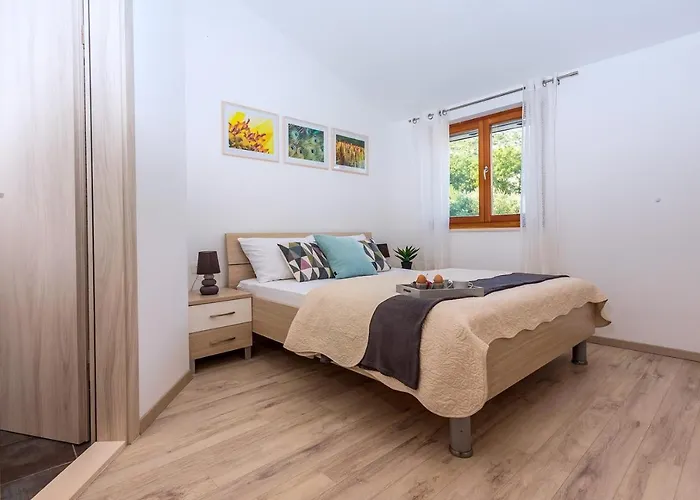 Apartamento Skura Private Heated Pool 32m2, Summer Kitchen, 4 Bedrooms, Garden *