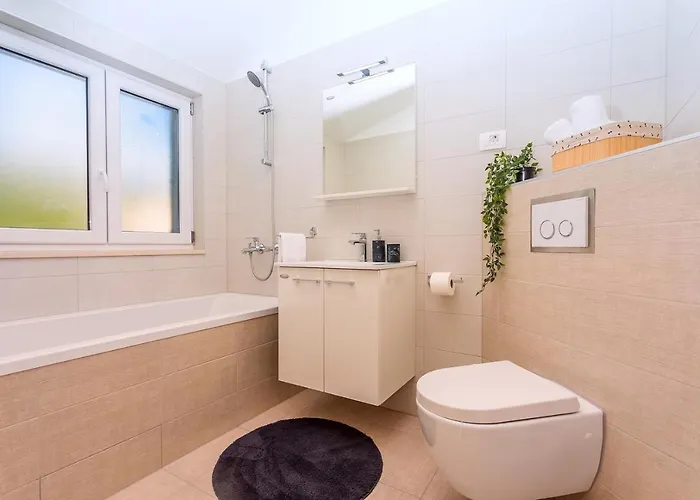 Skura Private Heated Pool 32m2, Summer Kitchen, 4 Bedrooms, Garden