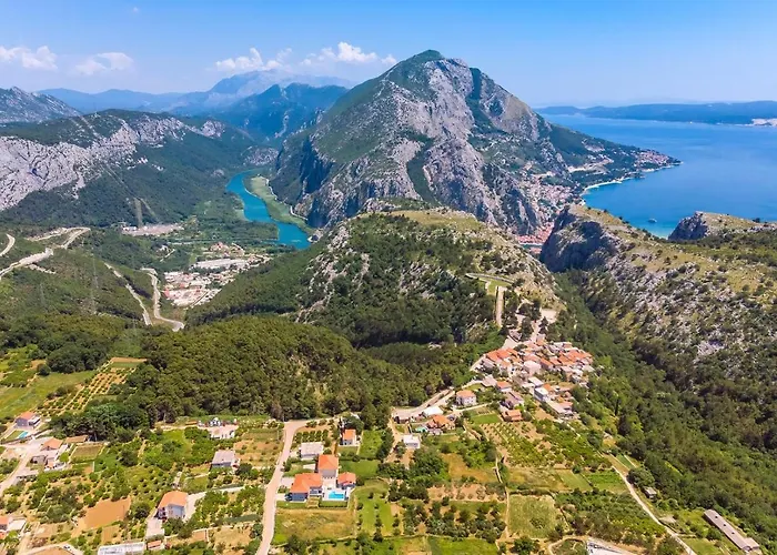 Skura Private Heated Pool 32m2, Summer Kitchen, 4 Bedrooms, Garden Apartamento Duće