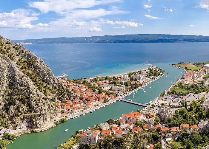 Skura Private Heated Pool 32m2, Summer Kitchen, 4 Bedrooms, Garden Duće