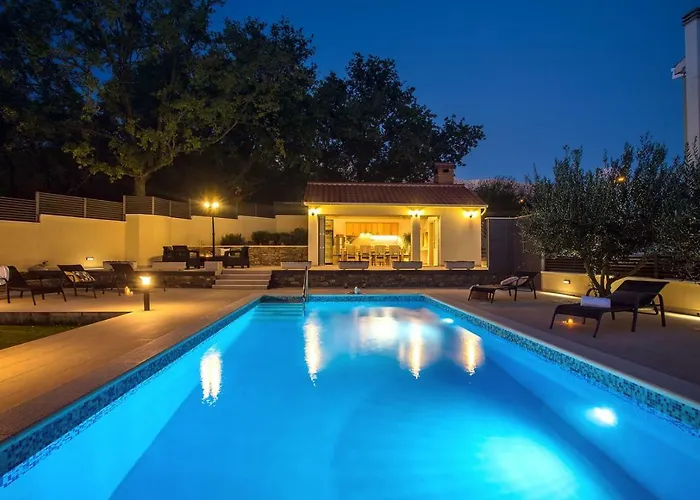 Skura Private Heated Pool 32m2, Summer Kitchen, 4 Bedrooms, Garden