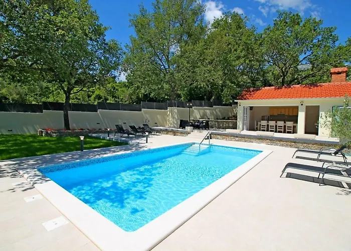 Apartamento Skura Private Heated Pool 32m2, Summer Kitchen, 4 Bedrooms, Garden *