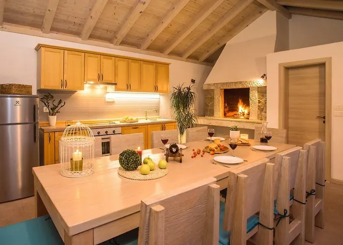 Apartamento Skura Private Heated Pool 32m2, Summer Kitchen, 4 Bedrooms, Garden *