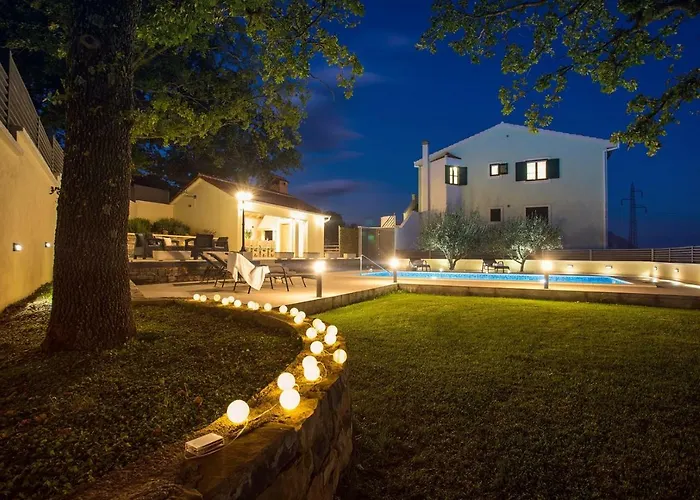 Skura Private Heated Pool 32m2, Summer Kitchen, 4 Bedrooms, Garden