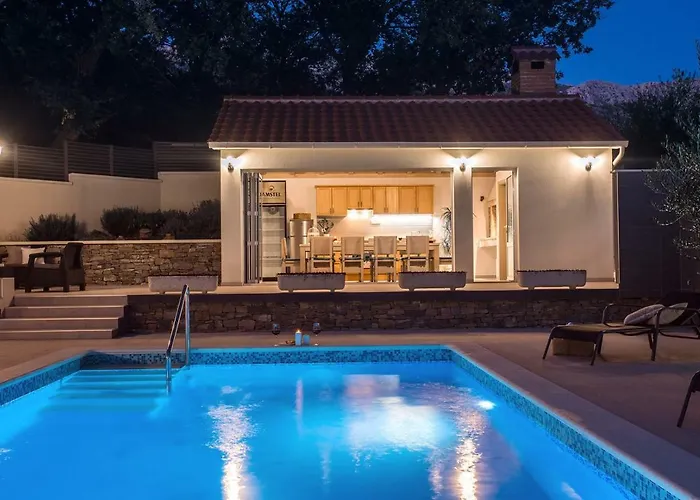 Apartamento Skura Private Heated Pool 32m2, Summer Kitchen, 4 Bedrooms, Garden *